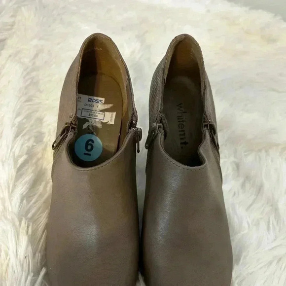 Size 6.‎ Whitemt. Shoes. Great preowned condition. - Picture 9 of 10